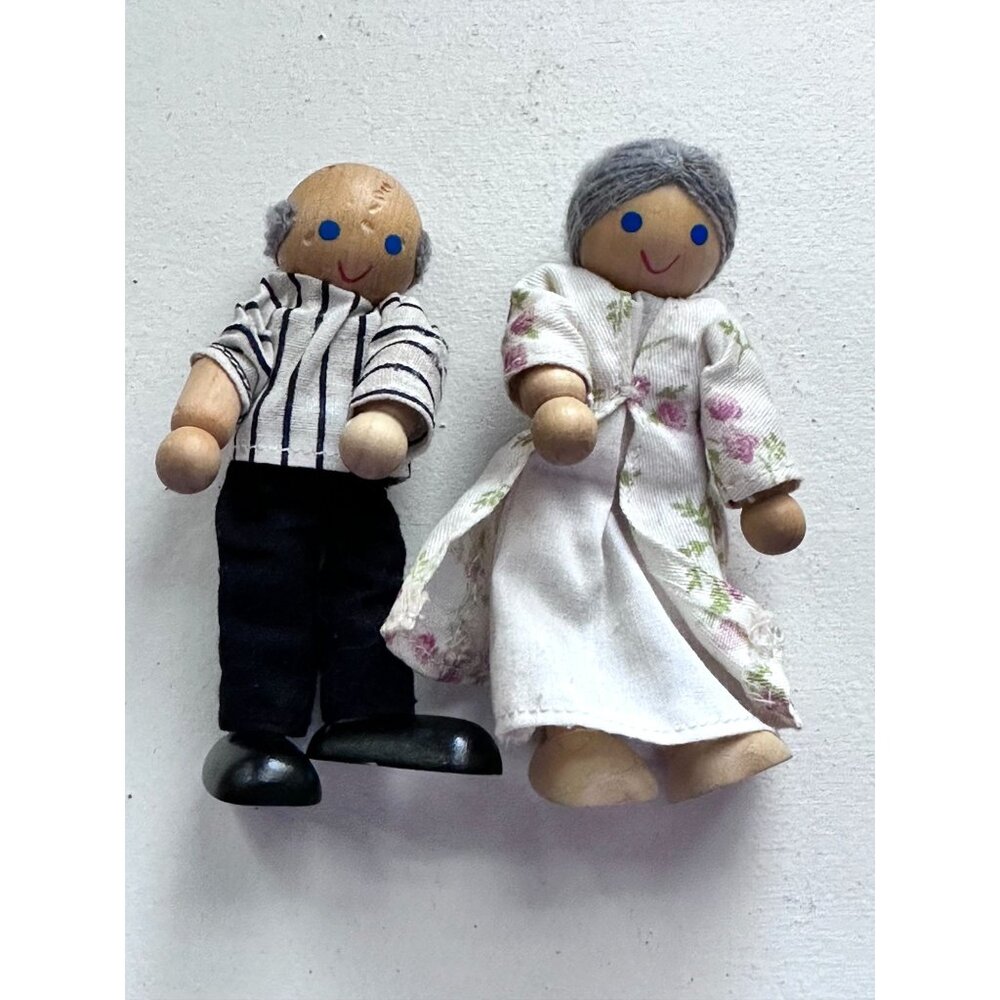 Ryan's Room Wooden Dollhouse Miniature Grandpa Grandma Daughter Figurines